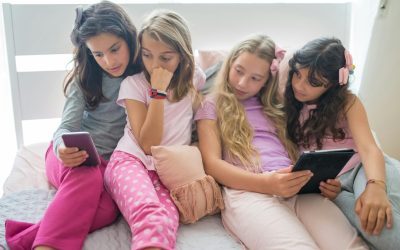 UK: Adolescenții, blocați pe rețele după miezul nopții