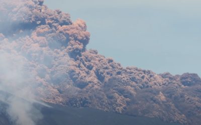 Etna blochează traficul aerian / Cenușa închis spațiul aerianSiciliei