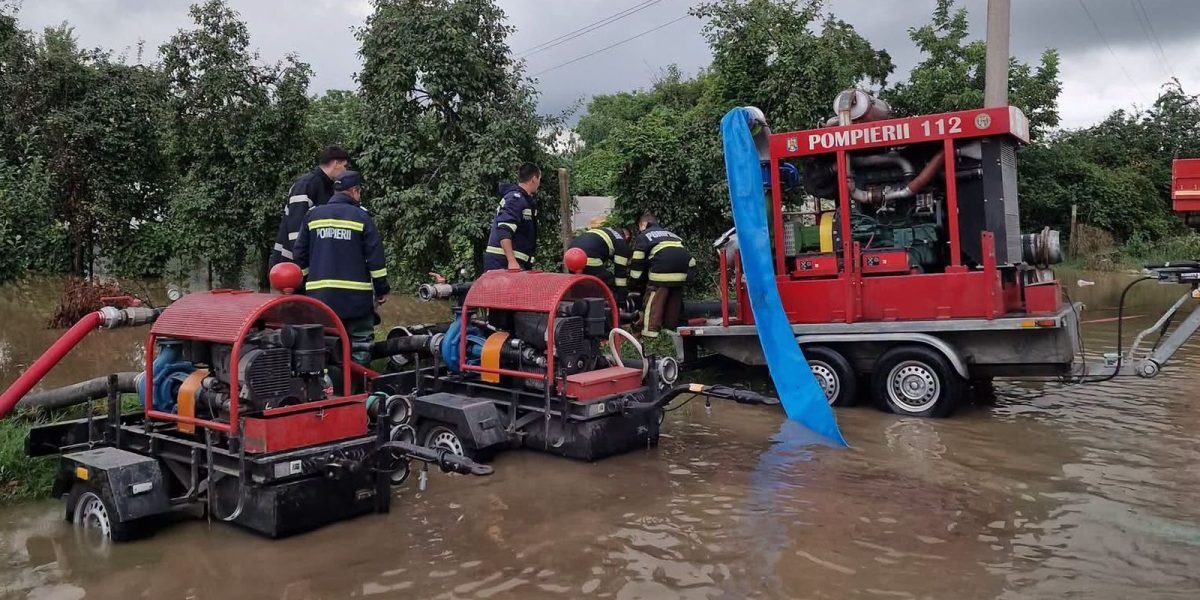 Inundații devastatoare: Casele s-au transformat în capcane, locuitori evacuați