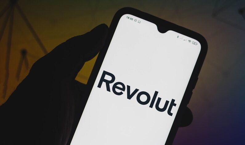 Revolut lansează investiții pentru români: Fonduri private la un click