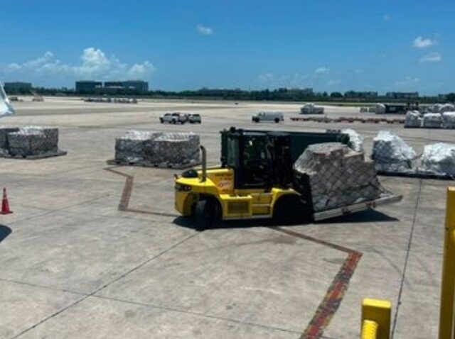SUA, ajutor de 100 mil $ pentru Cuba: Un avion a aterizat