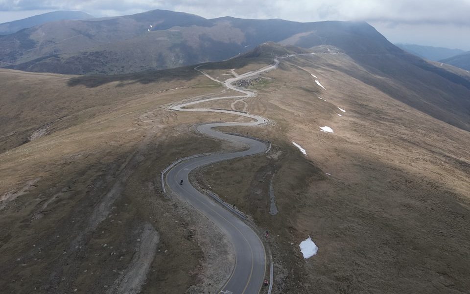 Transalpina blocată: Aluviuni masive au pus stăpânire pe șosea