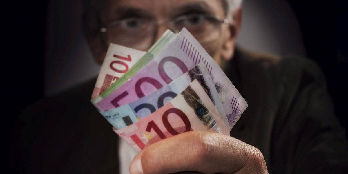 Milionarul își cere înapoi milionul de euro de la nepotul pe care l-a cununat