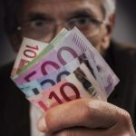 Milionarul își cere înapoi milionul de euro de la nepotul pe care l-a cununat