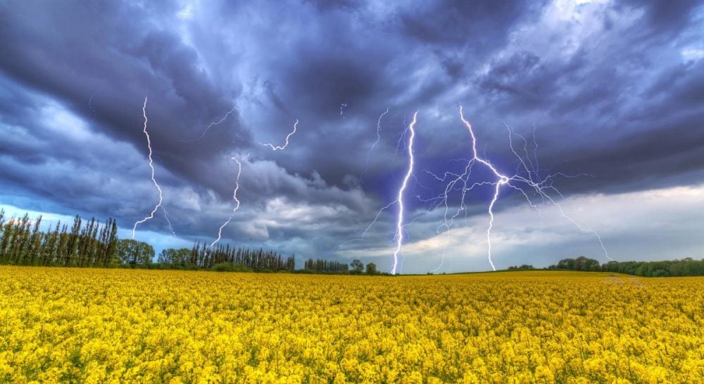 Vremea se prăbușește după caniculă. Alertă meteo în Ucraina