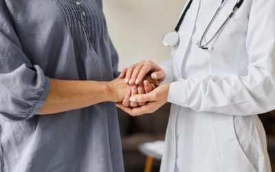 Cancer: 3 semne comune pe care românii le ignoră. Medici alertă