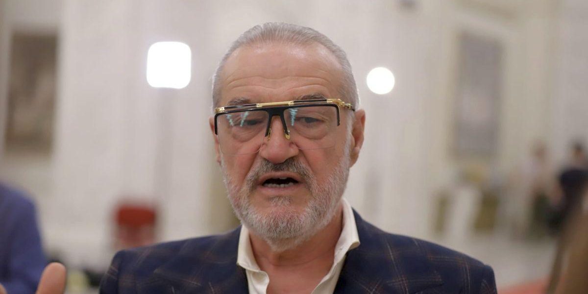 Becali, furios: Doi jucători, certați pe teren pentru ciocolată