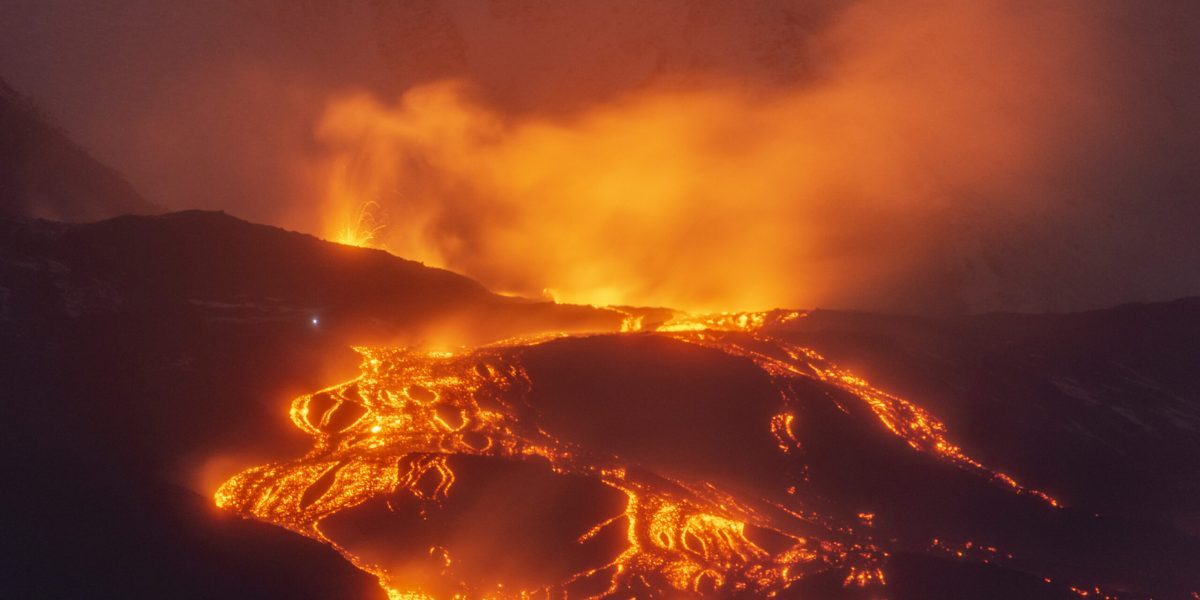 Etna blochează Catania: Zborurile, suspendate din cauza vulcanului