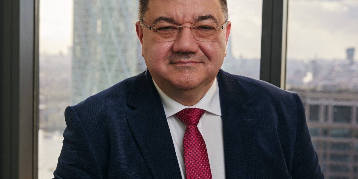 Roboții umani: De la comedie la imperiu financiar