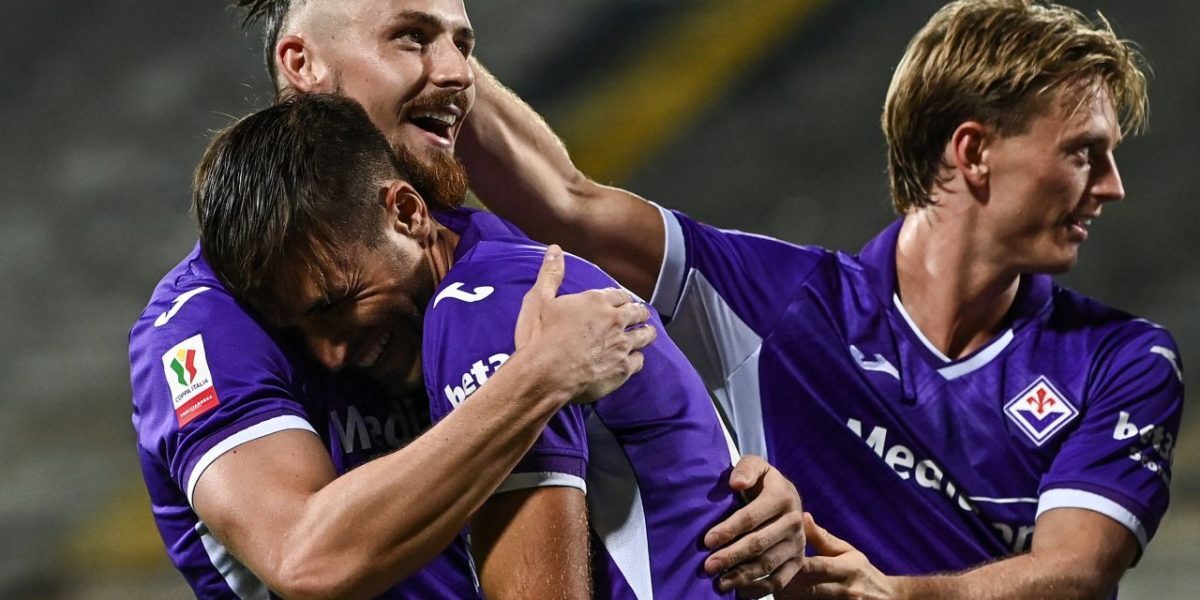Fiorentina - Benevento 4-1. Radu Drăgușin, assist la debut și aplaudat de suporteri