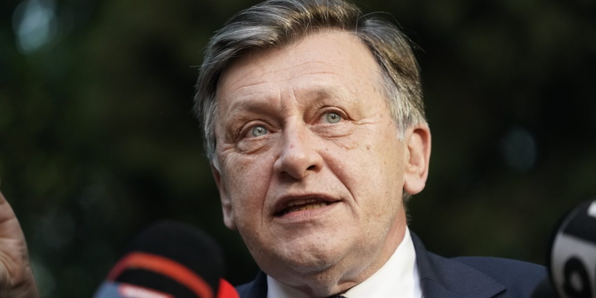 Crin Antonescu, lovitură pentru Nicușor Dan în criza politică