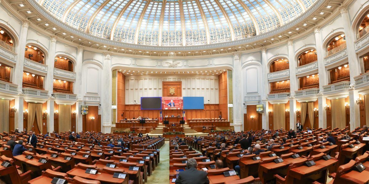 Deputații au aprobat legea PNRR, AUR a votat masiv împotrivă