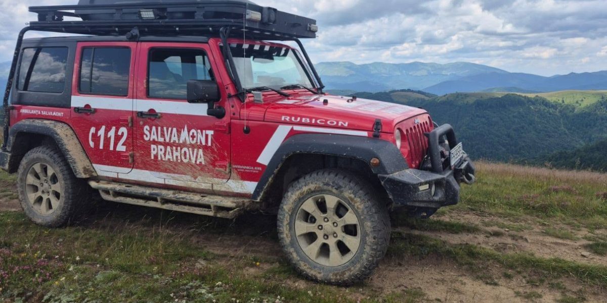 Tineri blocați pe munte, salvați de elicopter din Bucegi