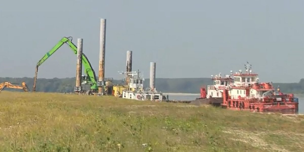 Dunărea: Barje scufundate pentru a salva energia nucleară