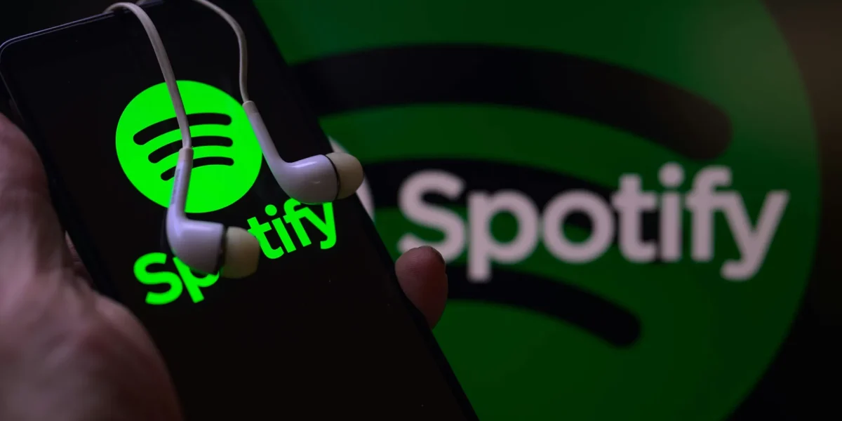 Spotify elimină artiștii AI din recomandări