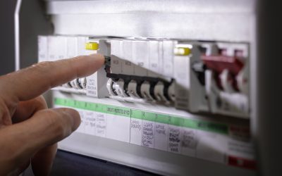 Transelectrica taie curentul marilor consumatori dacă dă deficit