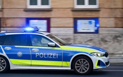 Șofer român de microbuz, dat jos de polițiștii germani. Un pasager i-a preluat volanul