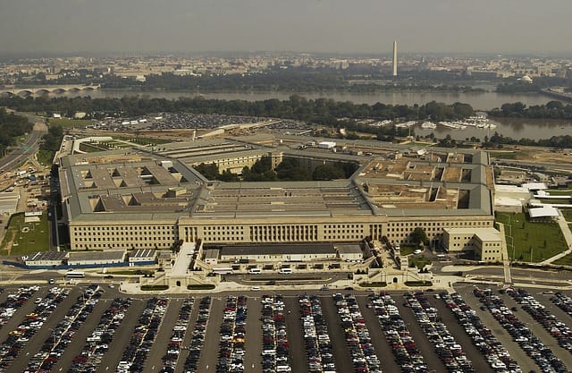 Pentagonul cere fabrici americane: Mai mult armament acum