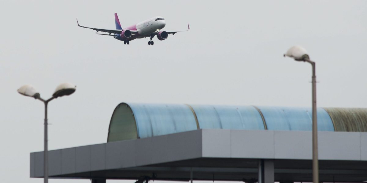Falimentul airBaltic anunţă o iarnă dificilă pentru companiile aeriene mici din Europa. Și TAROM ar putea fi afectată