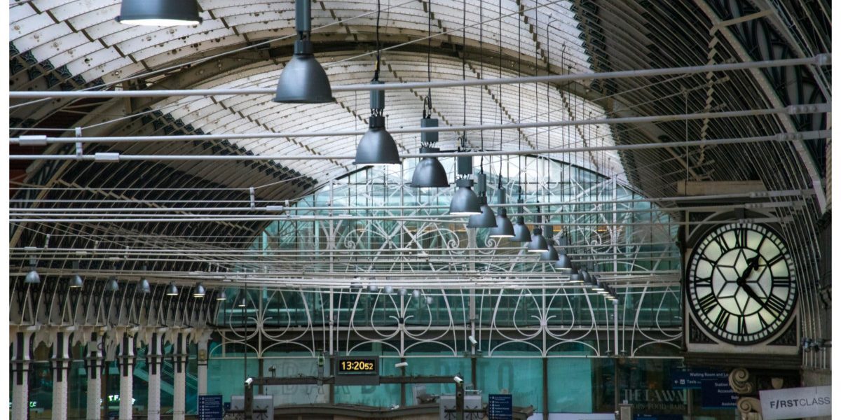 Haos feroviar la Londra: Incendiu blochează trenurile spre Heathrow