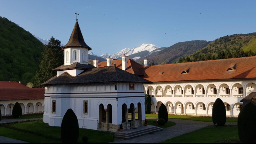Cazare la Sâmbăta de Sus: Cât costă o noapte la „Brâncoveanu”
