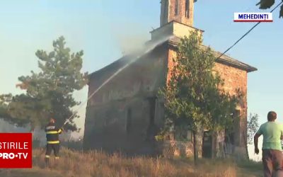 Mehedinți: Pompierii luptă cu flăcările, localnicii disperați fără apă