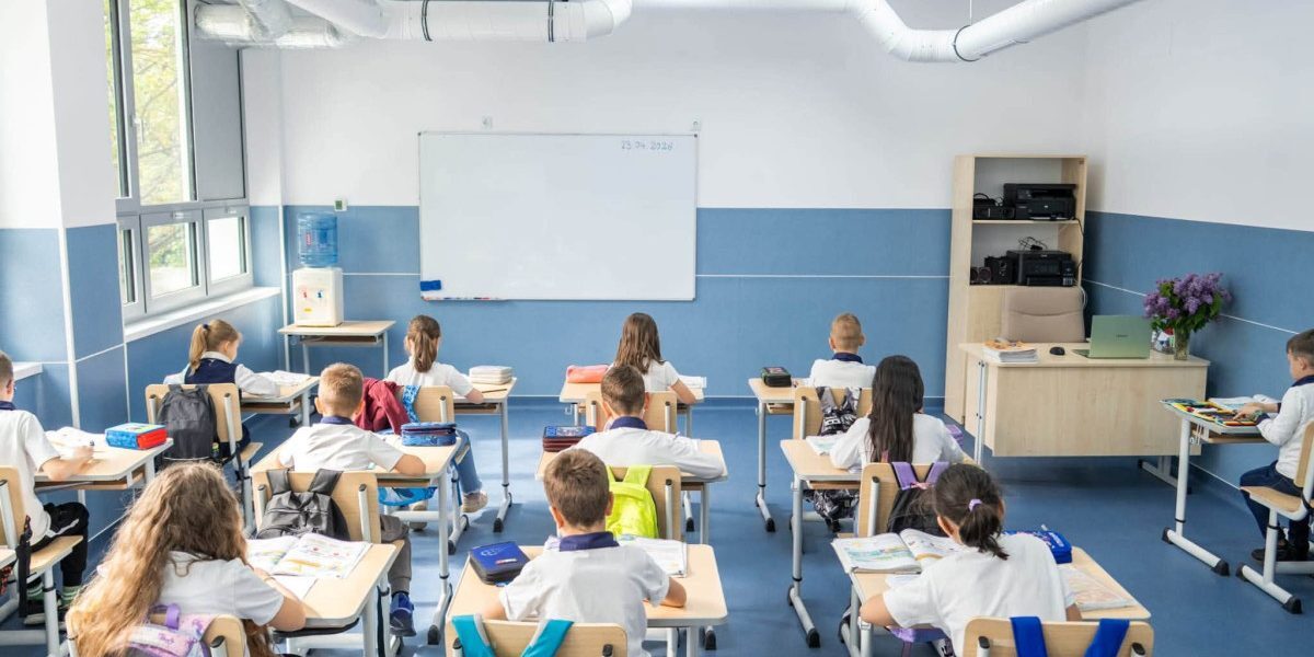 Bolojan: Educația, 2,5 mld euro investiți în noul an școlar