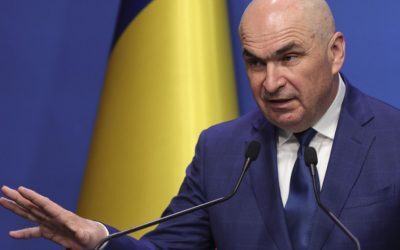 Bolojan: Joci teatru cu drapelul, dar furi banii publici
