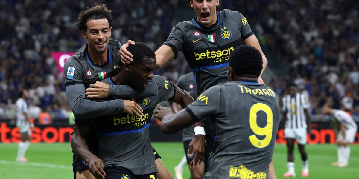 MILAN, ITALY - SEPTEMBER 14: Ange-Yoan Bonny of FC Internazionale Milano celebrates scoring his team’s fifth goal with teammates Curtis Jones, Marcus Thuram and Francesco Pio Esposito during the Serie A match between FC Internazionale and Udinese Calcio at Stadio Giuseppe Meazza on September 14, 2026 in Milan, Italy. (Photo by Claudio Villa/Getty Images)