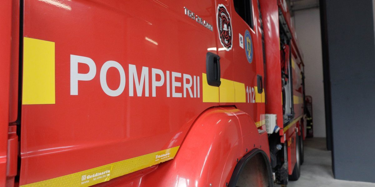 Caraș-Severin arde: Pompierii luptă cu flăcările din aer