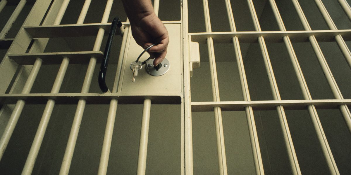 București: A stat o lună la închisoare pe nedrept din cauza unei identități greșite