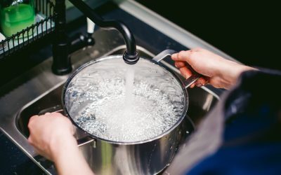 Greșeala majoră la gătit: Apa caldă de la robinet, periculoasă