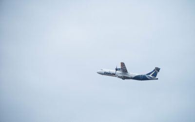 Aterizare de urgență Otopeni după coliziunea cu păsări