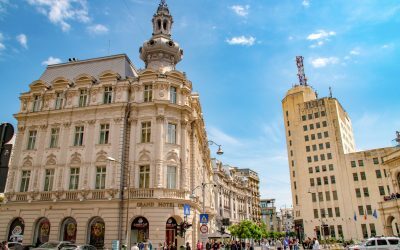 Comic Con Est, Fundație și District: Weekend la București