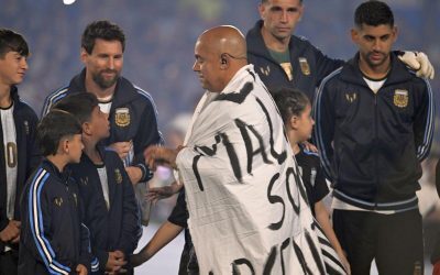Messi în lacrimi: Bannerul interzis, imnul interupt