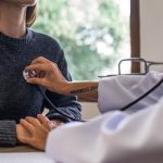 Inima bate neregulat? Medicii, semnal de alarmă!