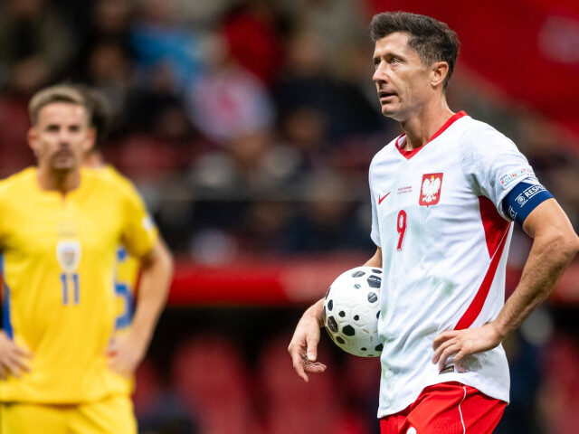 Lewandowski FORȚAT să plece de la Barcelona