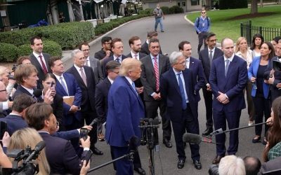 Copii speriați în fața bătăușului politic