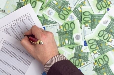Euro în salt! Ratele-ți cresc, ROBOR se încinge. BNR apără leul