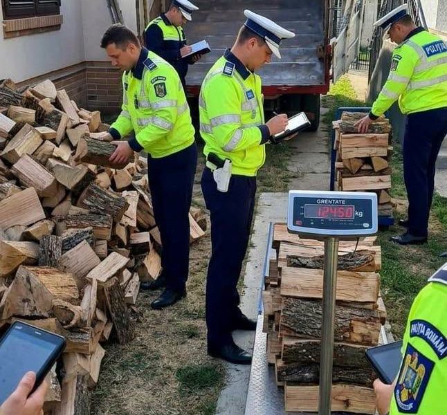 Polițiștii din Satu Mare cântăresc zilnic lemnele de foc