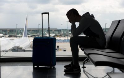 Minorii singuri în străinătate: Când legea permite și de la ce vârstă