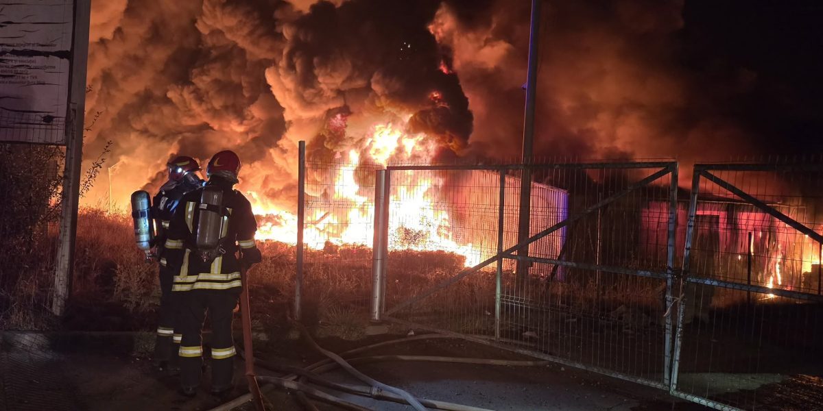Incendiu masiv la groapa de gunoi, RO-Alert pentru locuitori