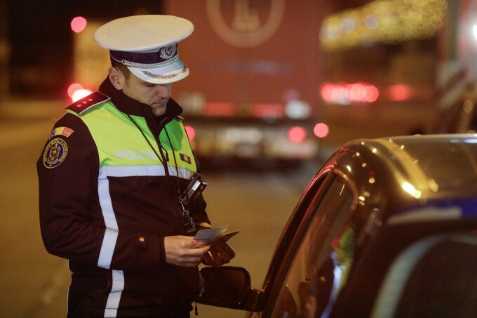 Aproape 2.400 de șoferi, fără permis după Paște: Polițiștii, pe străzi cu 300 radare